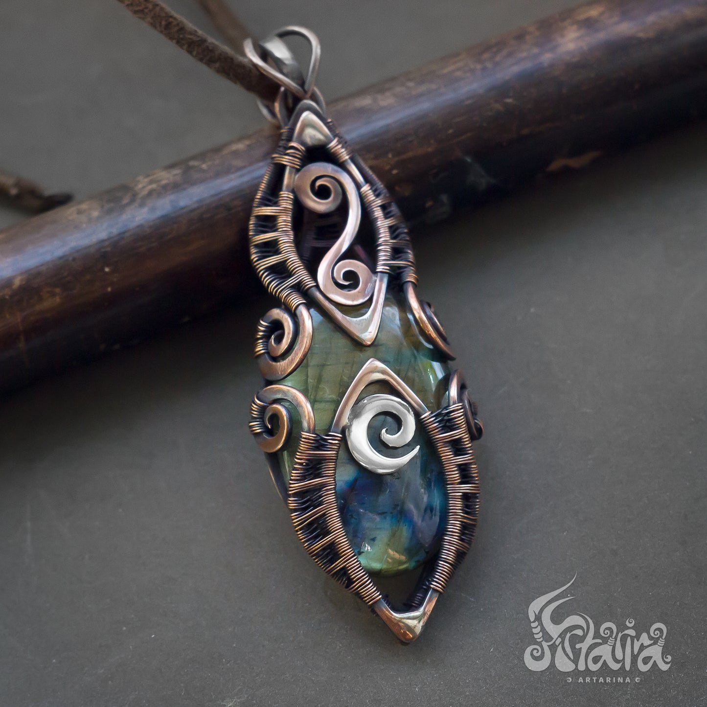 Wire wrapped necklace with stone. Copper wirewrap pendent necklace