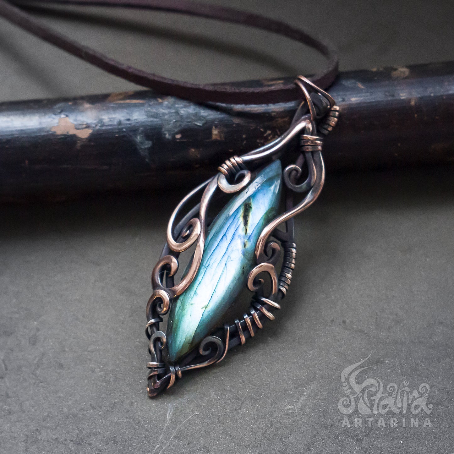 Handmade elven design necklace with natural labradorite stone