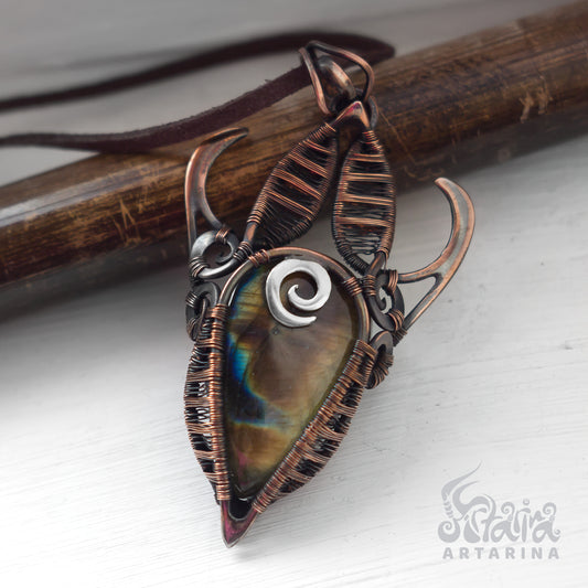 Big copper wire wrapped pendant with beautiful labradorite pic 1