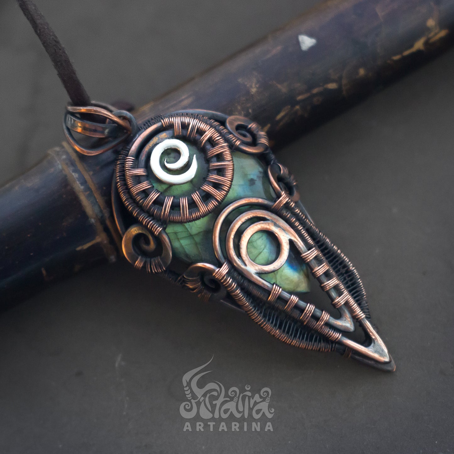 Mythical esoteric copper necklace with green labradorite gemstone pic 2Steam punk clothing outfit, industrial jewelry, darkwear cyberpunk fashion, boyfriend aesthetic necklace