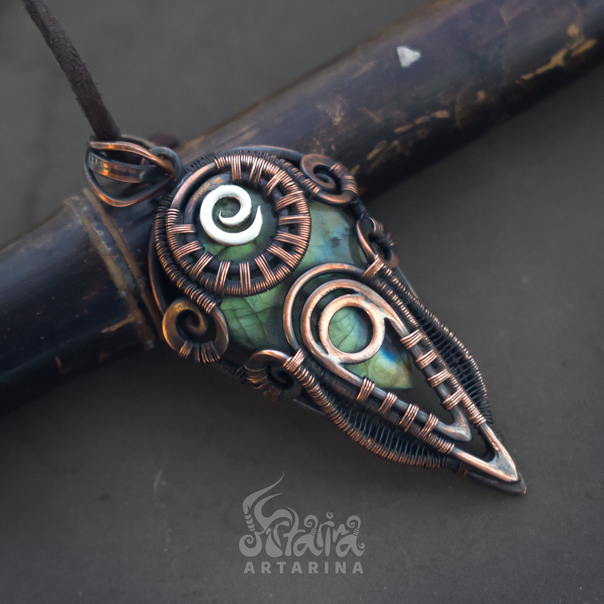 Mythical esoteric copper necklace with green labradorite gemstone pic 2Steam punk clothing outfit, industrial jewelry, darkwear cyberpunk fashion, boyfriend aesthetic necklace