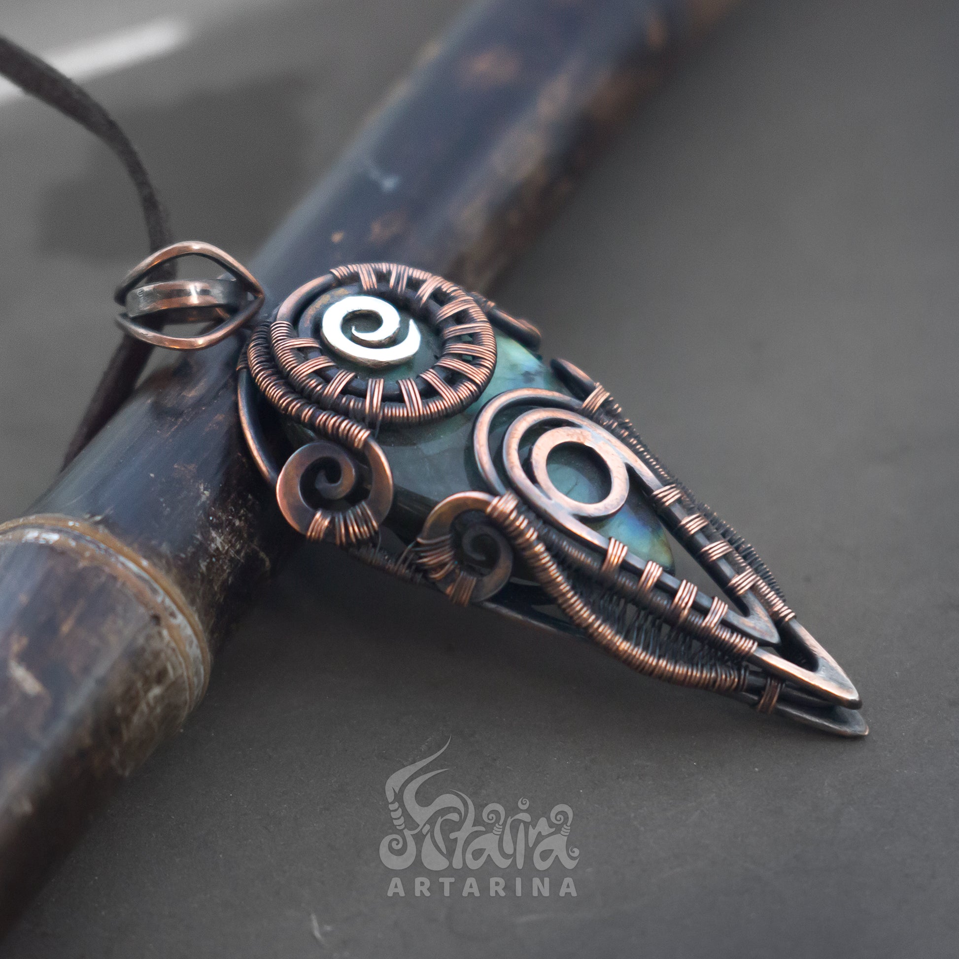Mythical esoteric copper necklace with green labradorite gemstone pic 3Steam punk clothing outfit, industrial jewelry, darkwear cyberpunk fashion, boyfriend aesthetic necklace