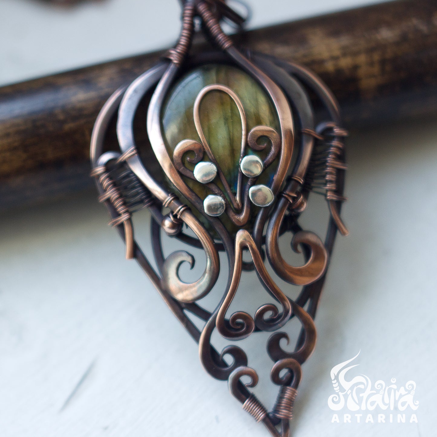 Magic 1001 nights jewelry antiqued pendant with natural labradorite