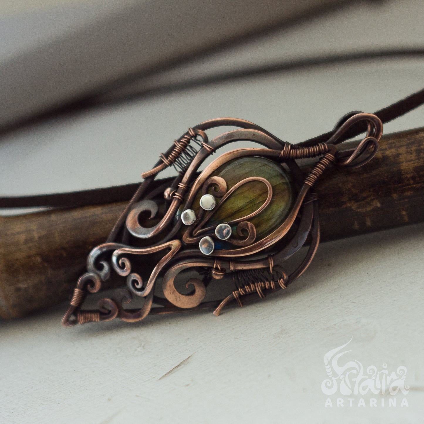 Magic 1001 nights jewelry antiqued pendant with natural labradorite