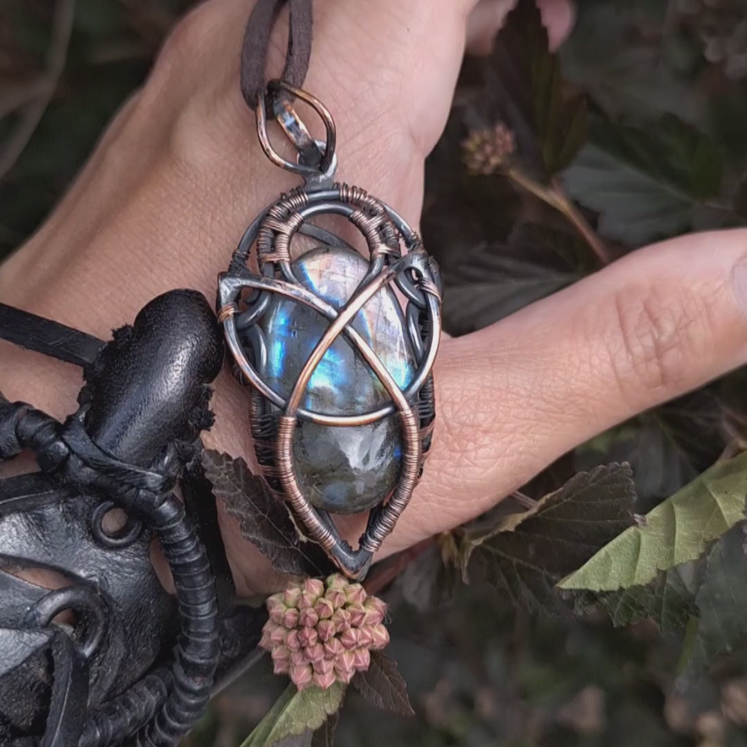 Triskele book of shadows Witchcraft supplies, Witchy necklace, Hekate, Witch costume, tarot astrolody jewelry