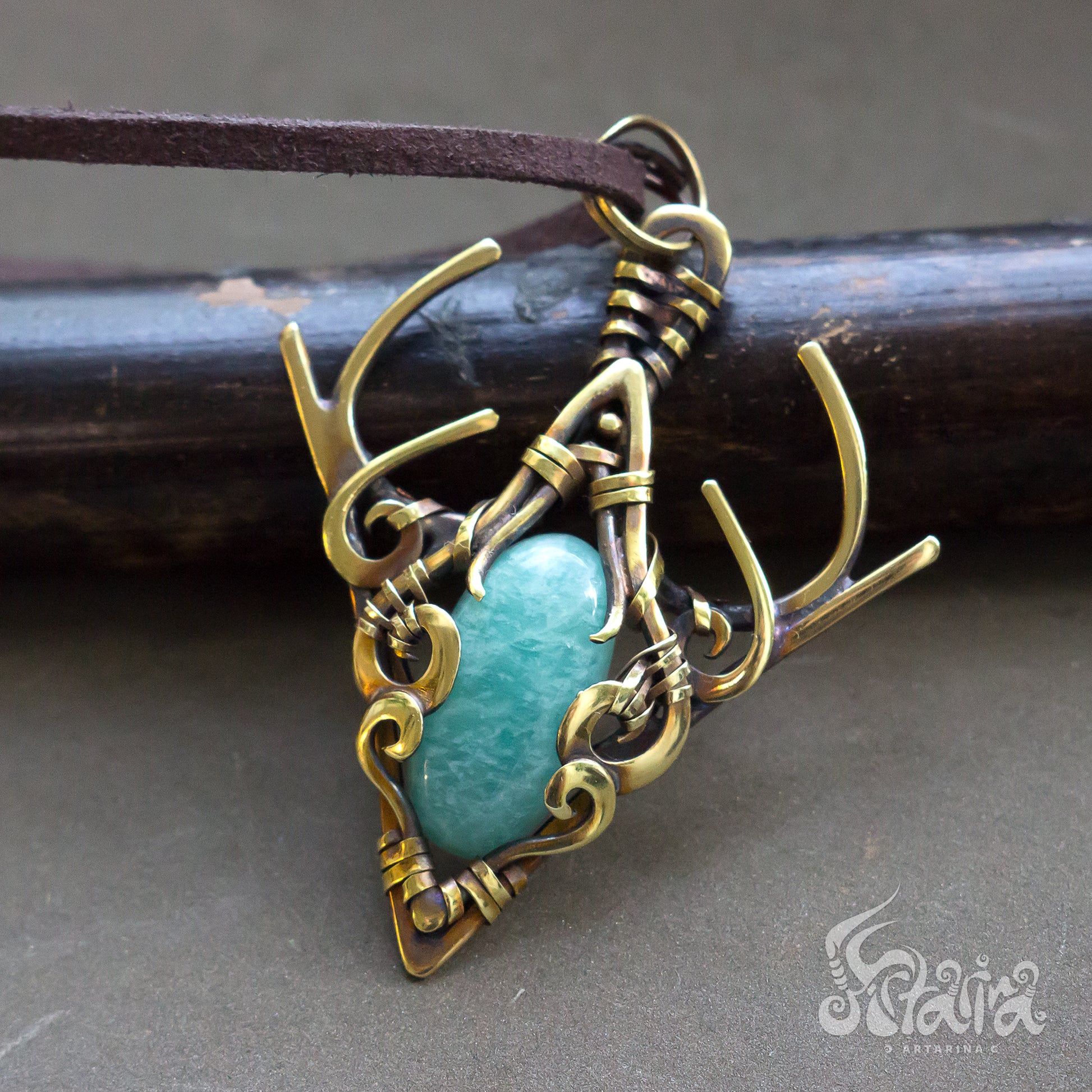 Amazonite gold witch necklace. Dungeons and dragons dungeon master talisman