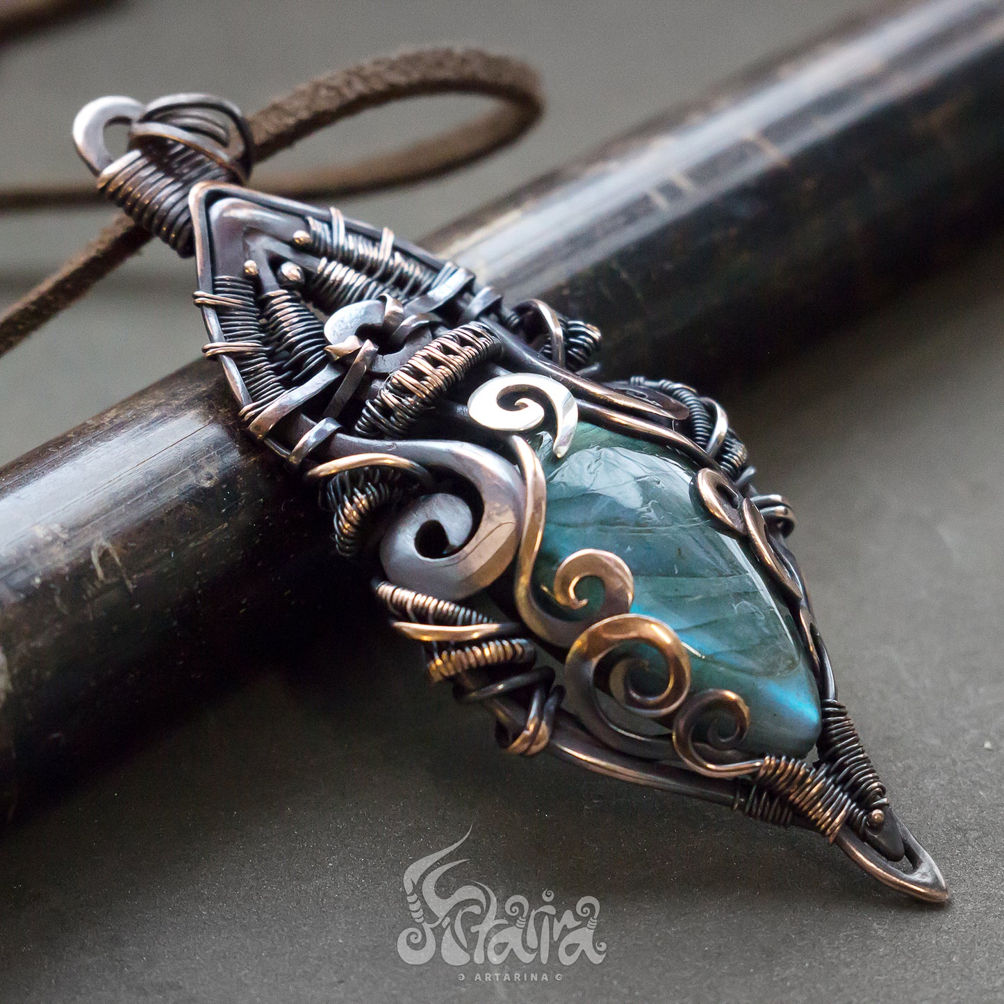 Labradorite Pendant, Copper Wire Wrapped Pendant Necklace, Artisan Jewellery, Mother Gift Crystal jewelry Wire wrapped pendant Naural Stone necklace Elven Forest child Mystical green silver and brown metal and stone Pendant for neck