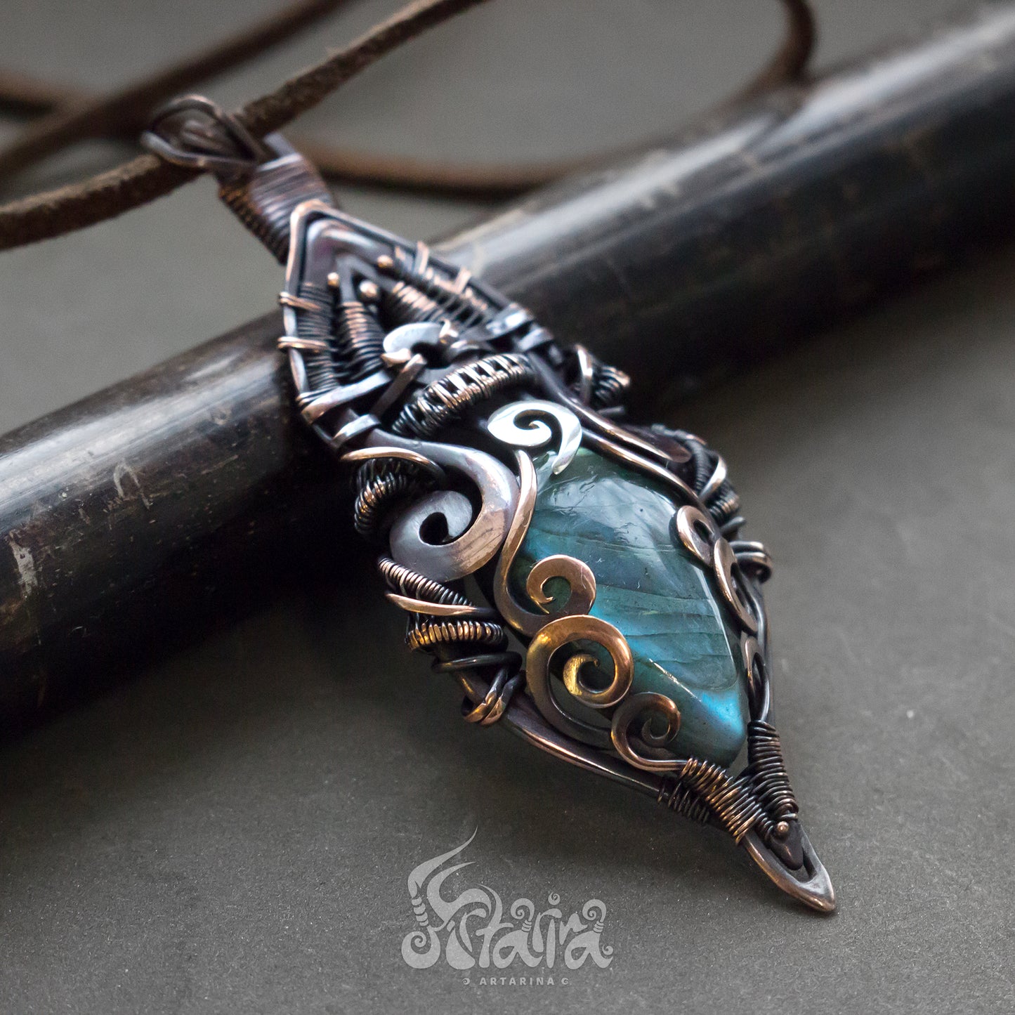 Labradorite Pendant, Copper Wire Wrapped Pendant Necklace, Artisan Jewellery, Mother Gift Crystal jewelry Wire wrapped pendant Naural Stone necklace Elven Forest child Mystical green silver and brown metal and stone Pendant for neck