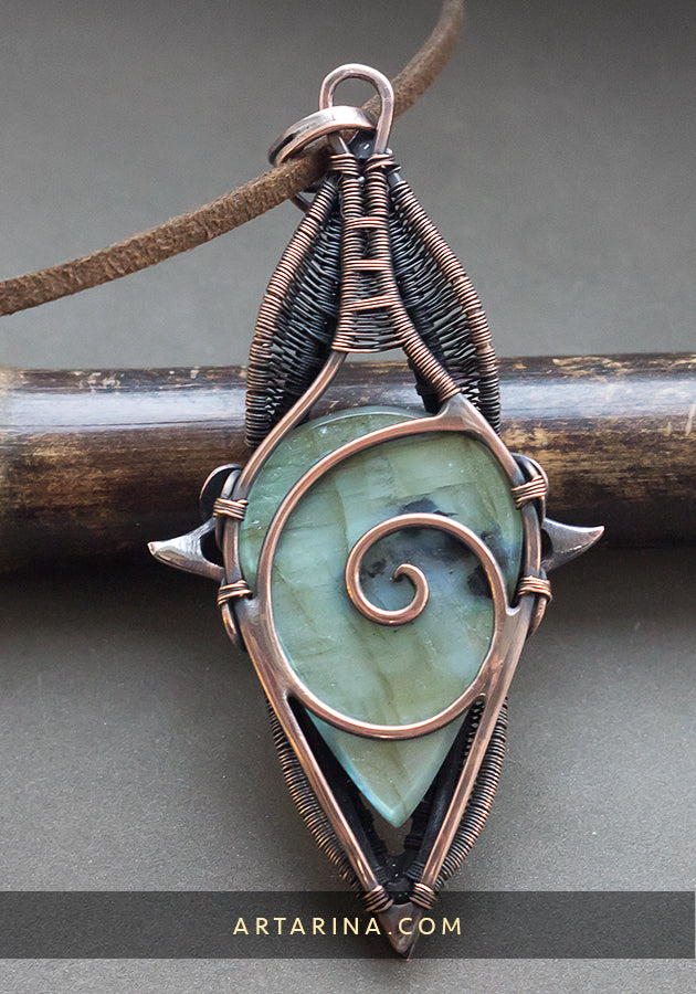 Hunker pendant