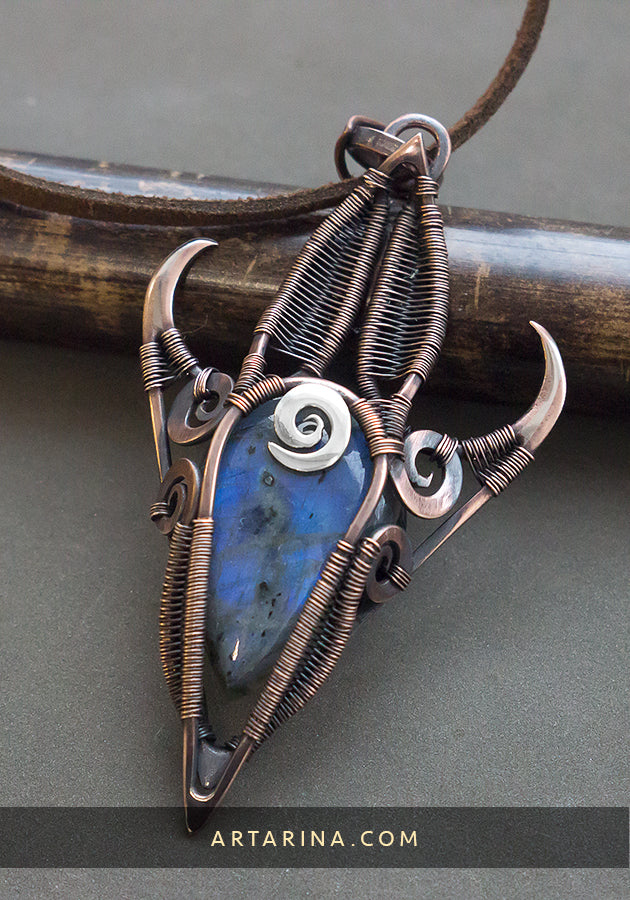 Elegant wire wrapped pendant