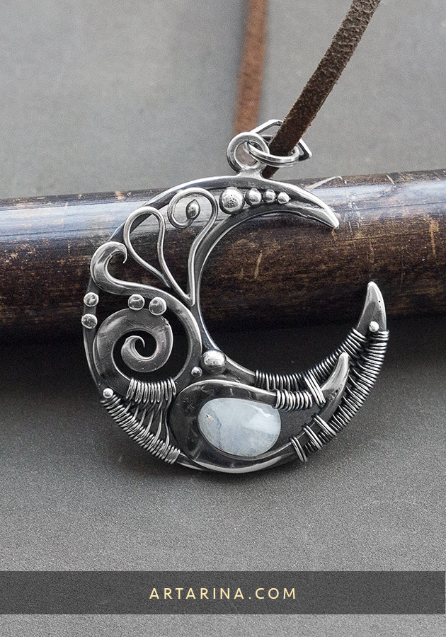 Oracle amulet