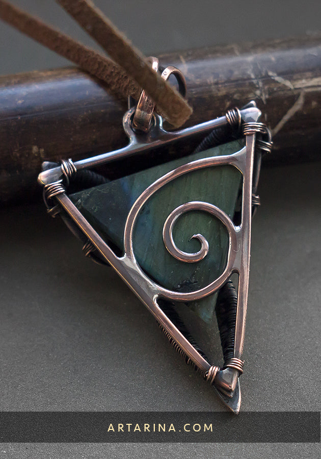 Labradorite wire wrap pendant