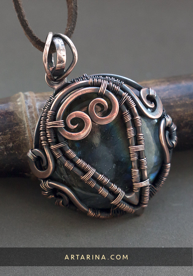 Round rainbow labradorite necklace pendant