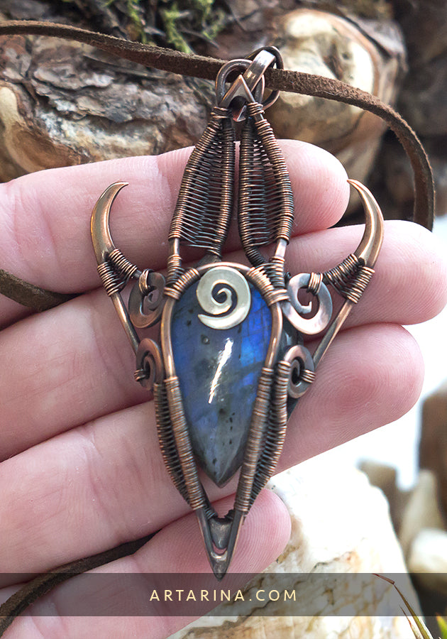 Fantasy wire wrap blue labradorite pendant necklace