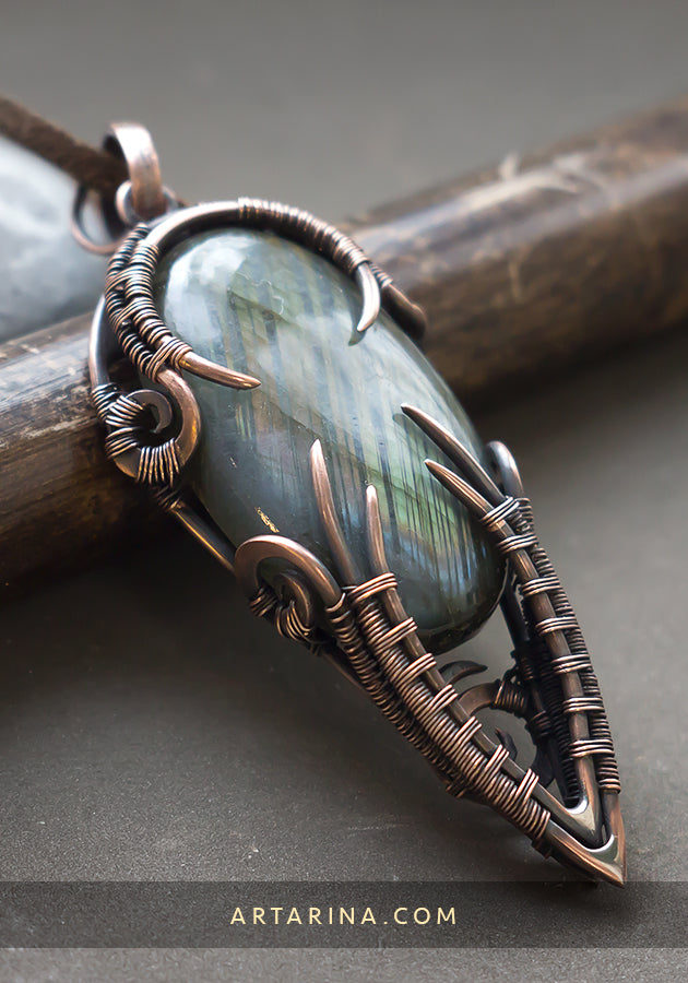 Labradorite wire wrap pendant