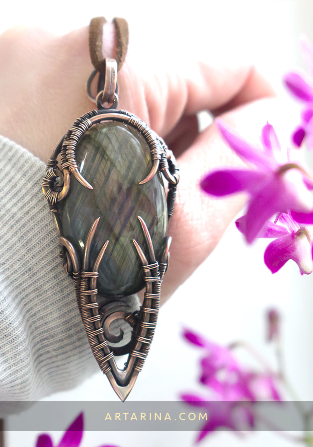 Spectrolite wire wrap pendant