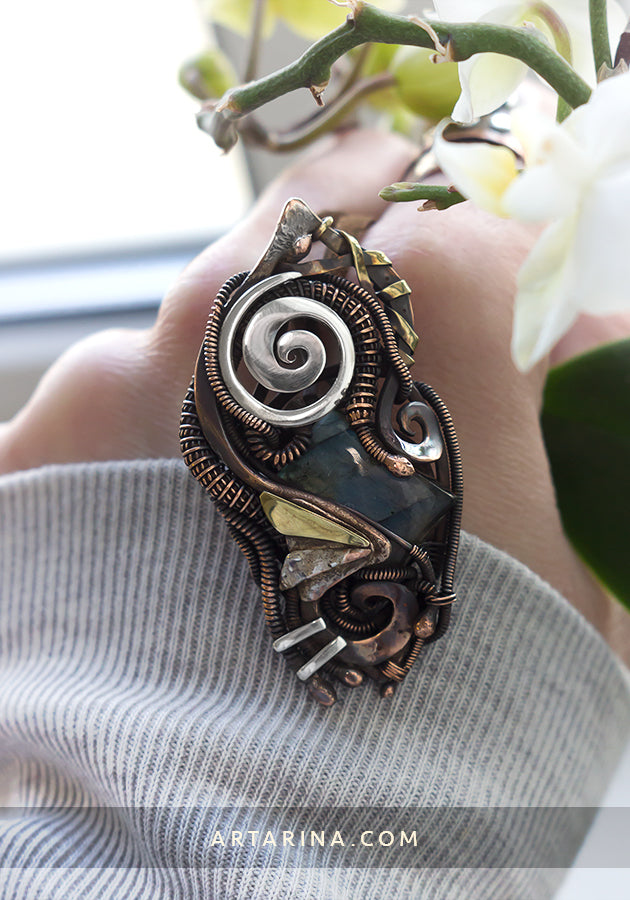 Heady wire wrapped necklace