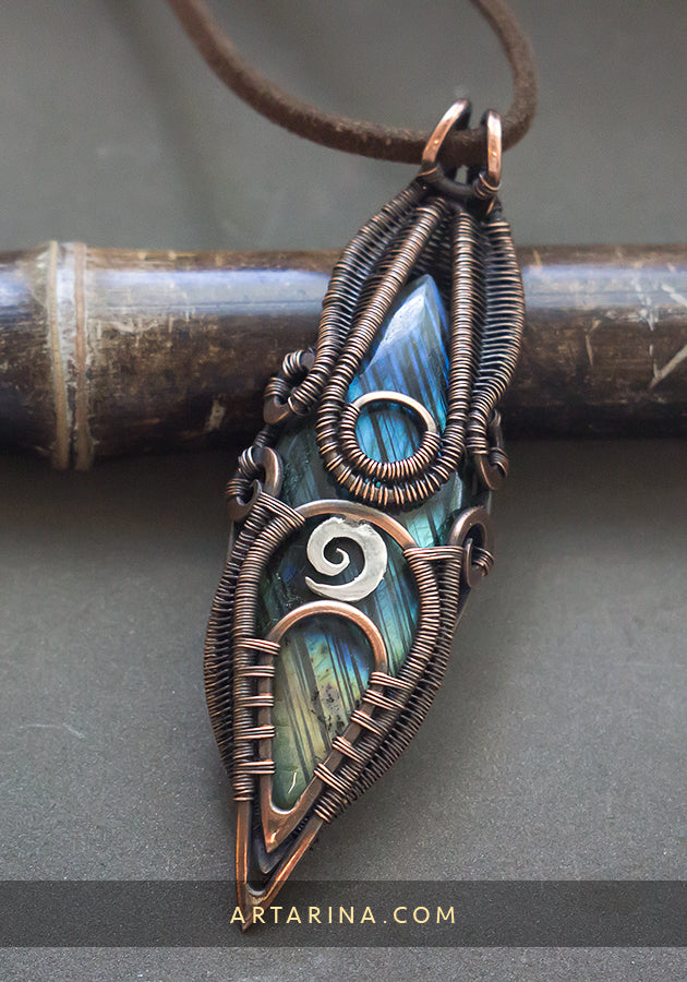 Long wirewrpaped neckalce