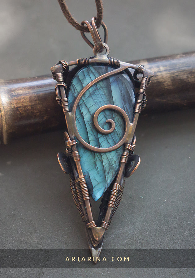 Wirewrapped labradorite pendent