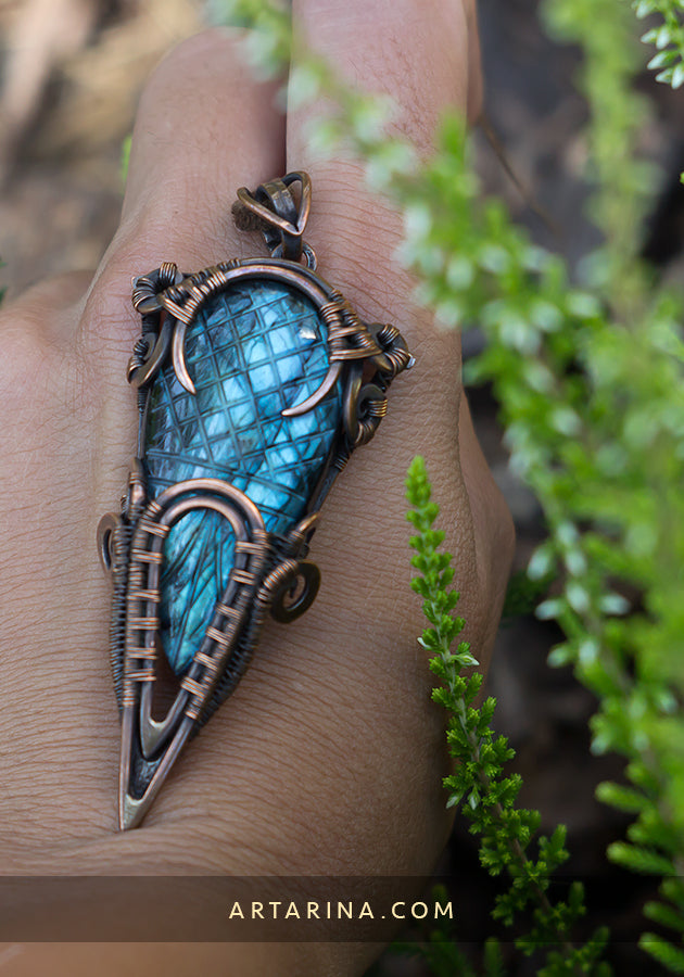 wirewrapped labradorite pendent