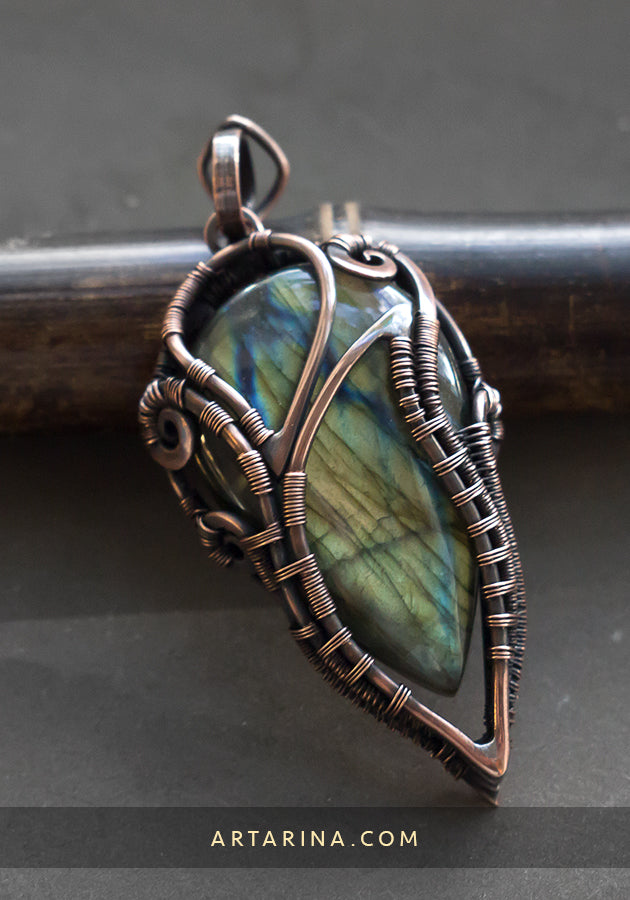 Green labradorite wire wrap pendant