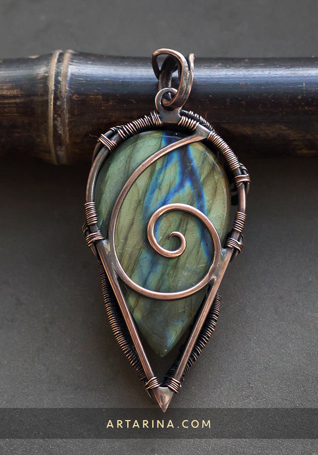 Green labradorite wire wrap pendant
