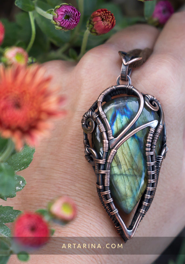 Labradorite wire wrap pendant