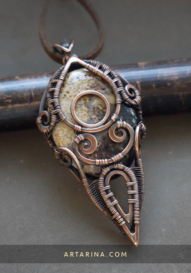 Wire wrap jewelry pendant