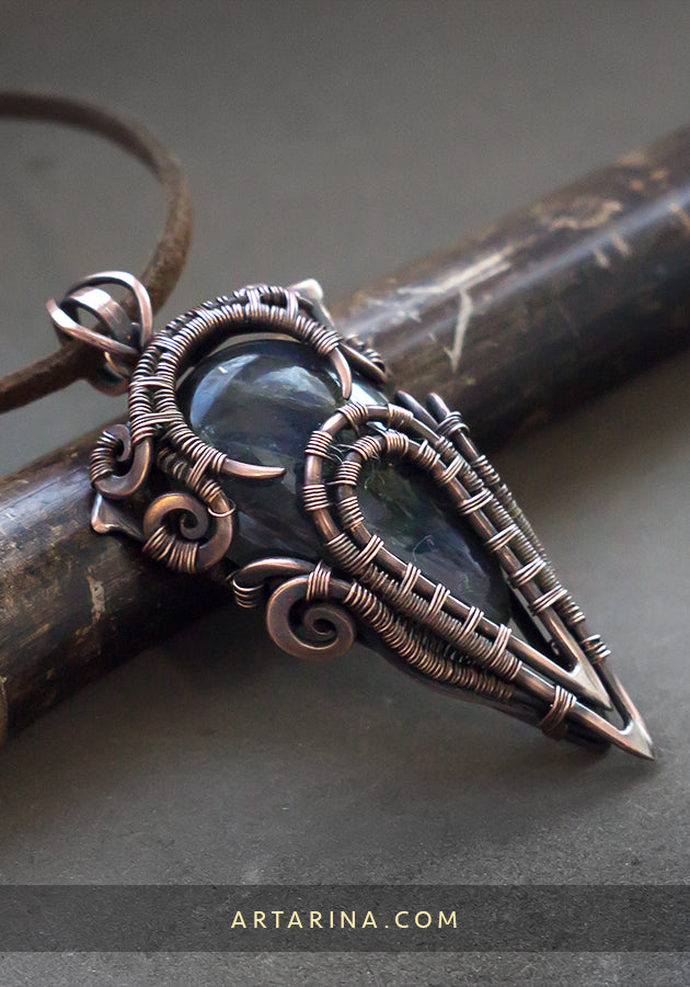 Wire labradorite pendent
