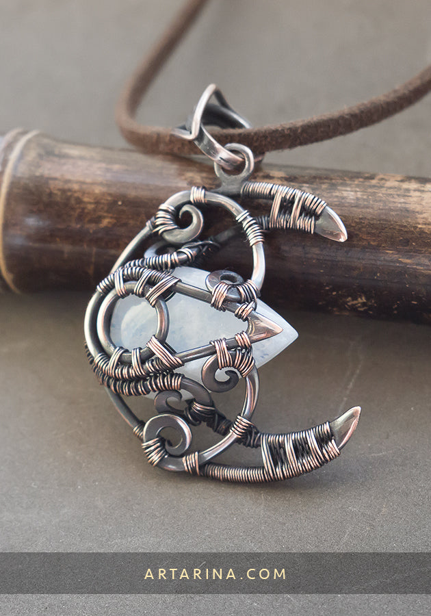 Moon shape moonstone necklace