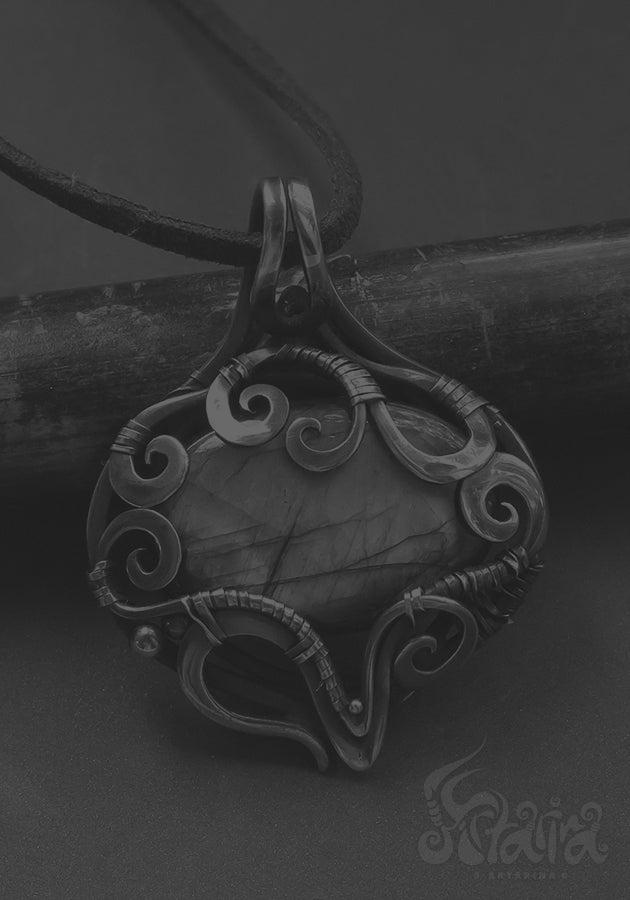Wire wrap pendent. Protection amulet. Wire wrapped stone necklace
