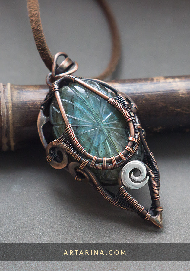 dark crystal labradorite necklace