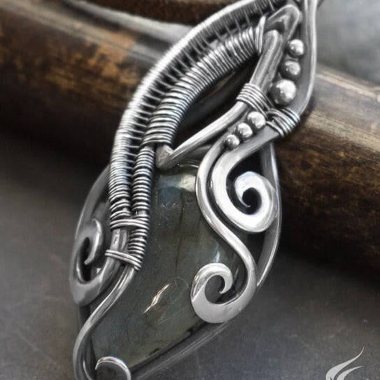 fanatsy witchy silver necklace with labradorite