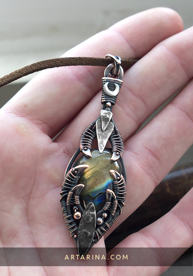 Wire wrap jewelry pendant