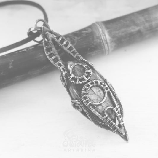 Mage pendulum, bard necklace, dragonborn jewelry, tiefling sorcerer necklace, crystal pendulum