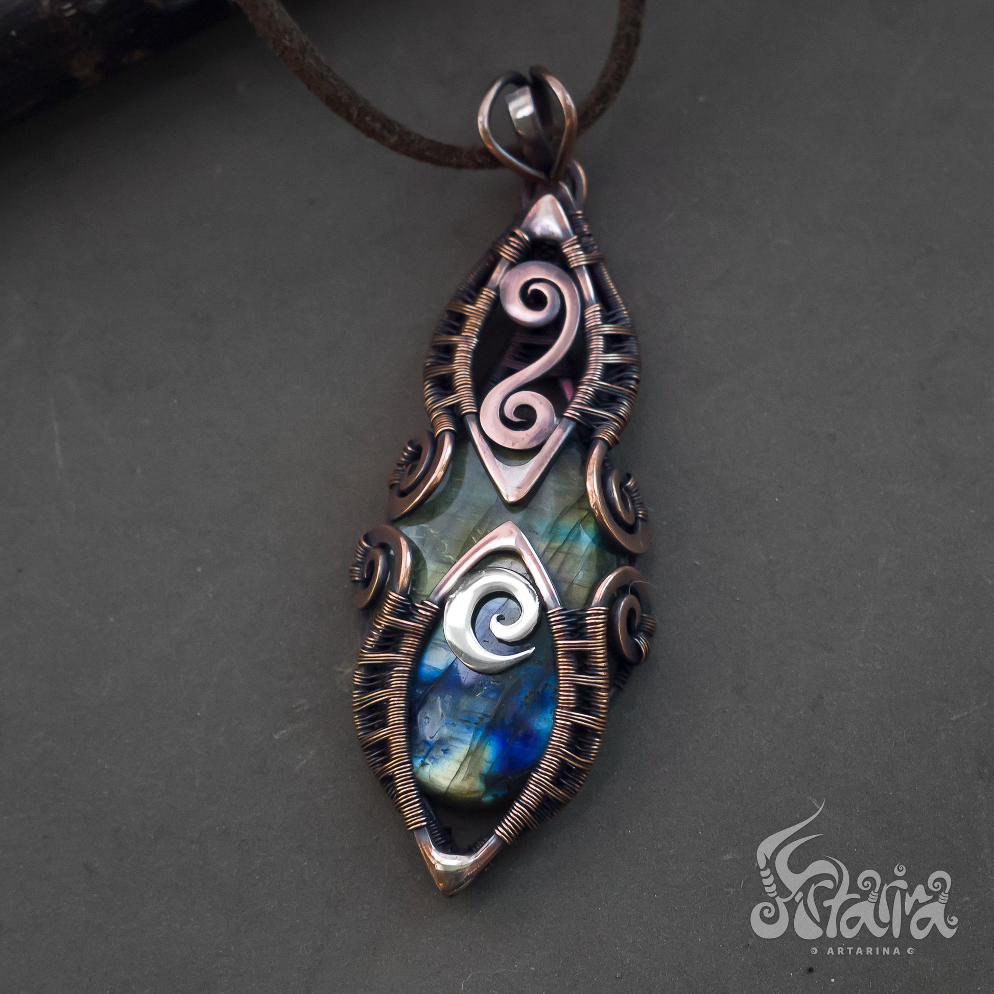Wire wrapped necklace with stone. Copper wirewrap pendent necklace
