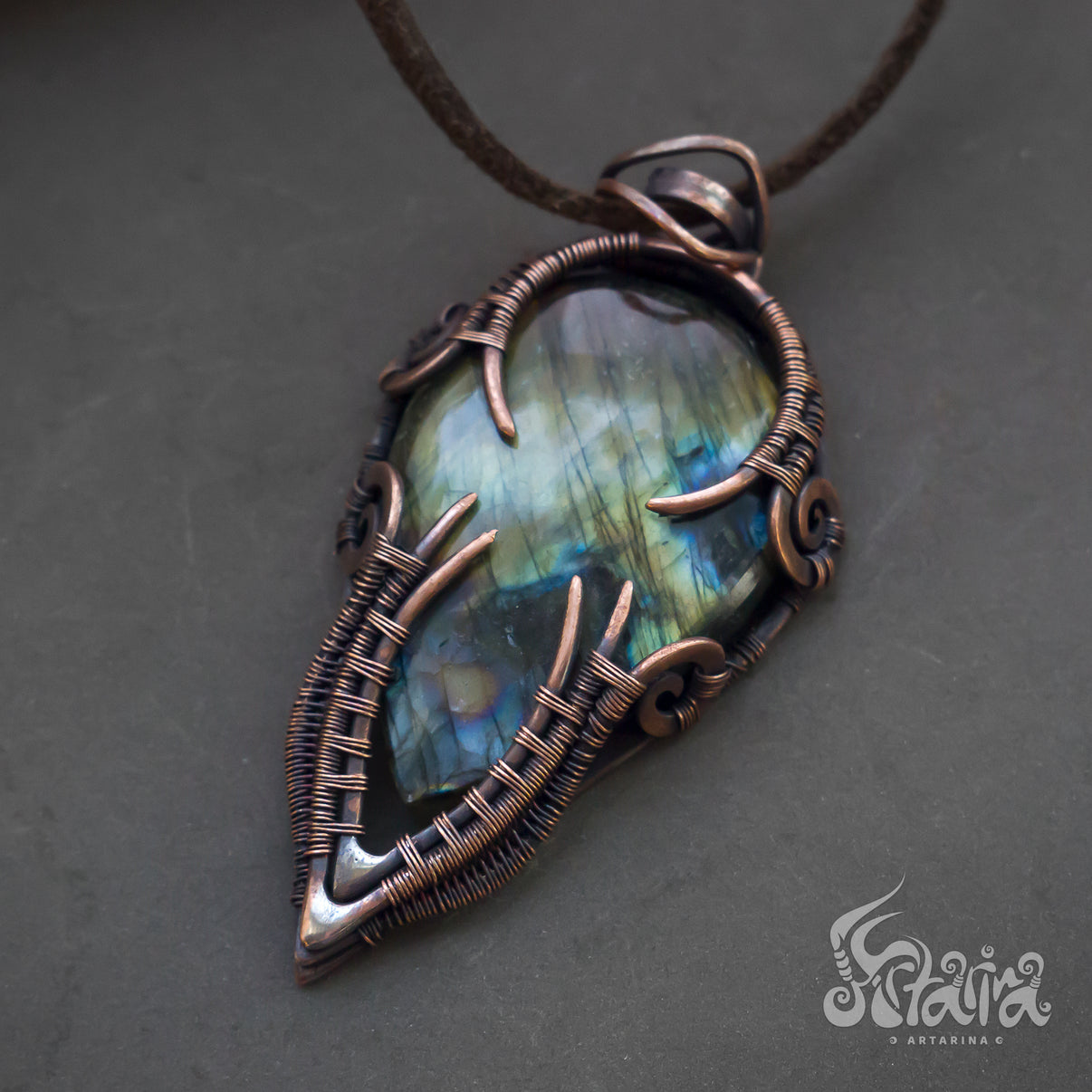 Bold Unique handcrafted beautiful shiny labradorite necklace – Artarina