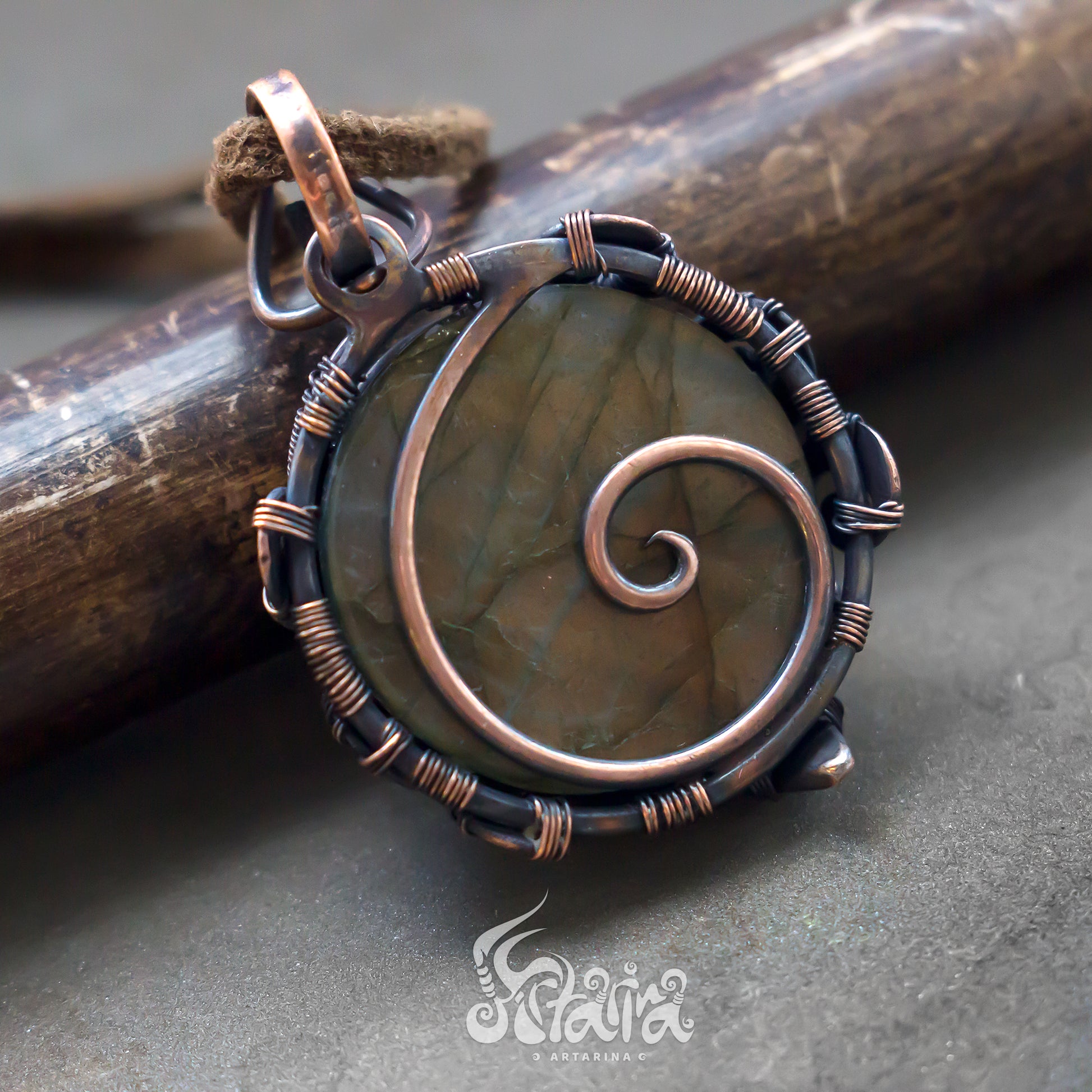 Steampunk copper round pendant necklace with yellow labradorite natural stone pic 4