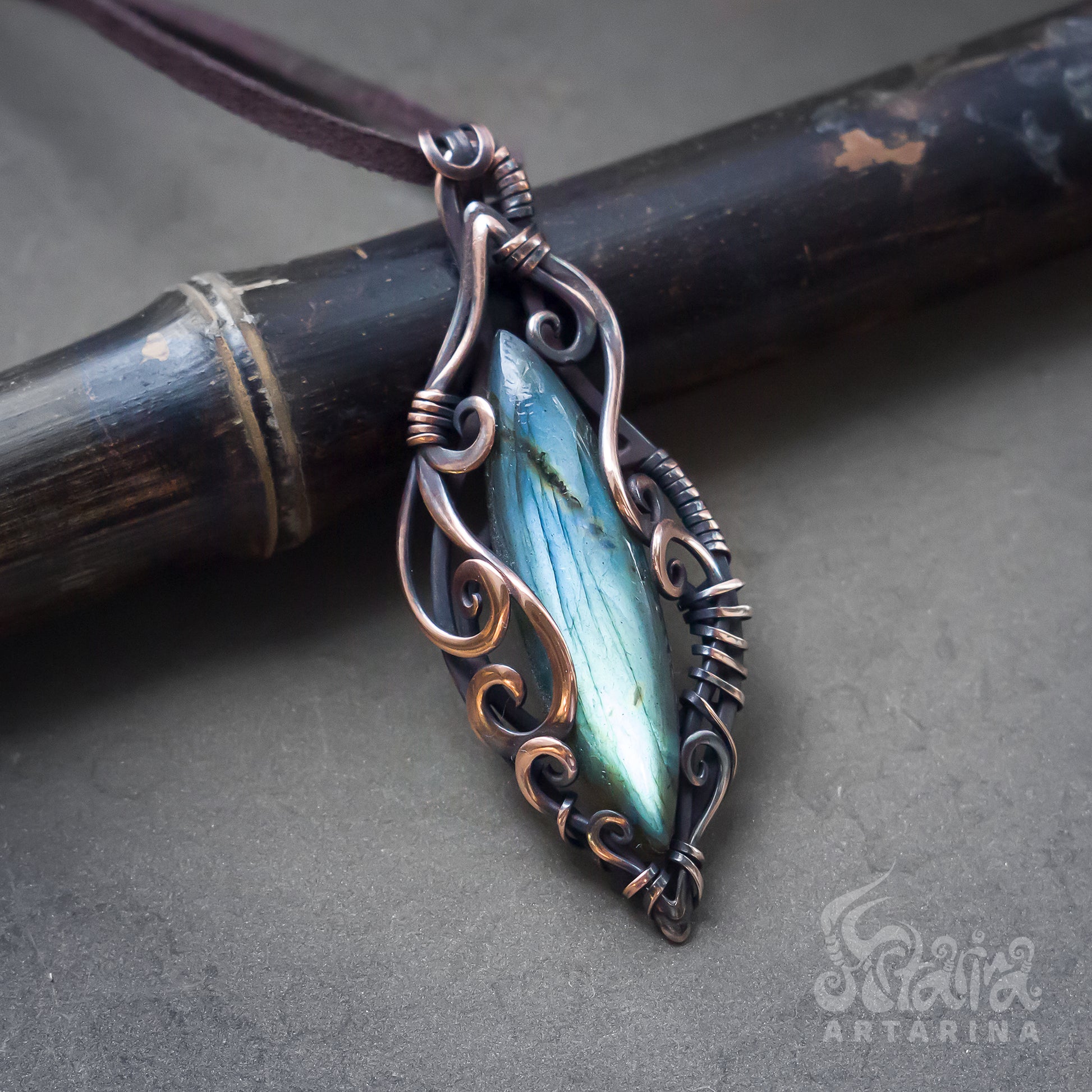 Handmade elven design necklace with natural labradorite stone