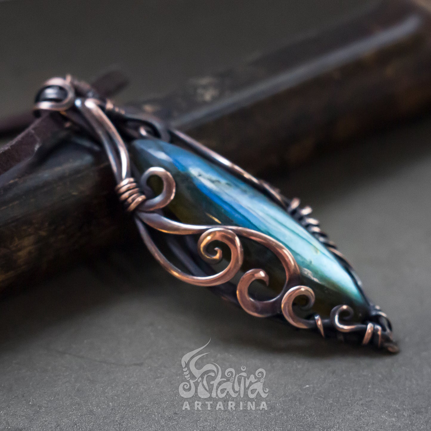 Handmade elven design necklace with natural labradorite stone