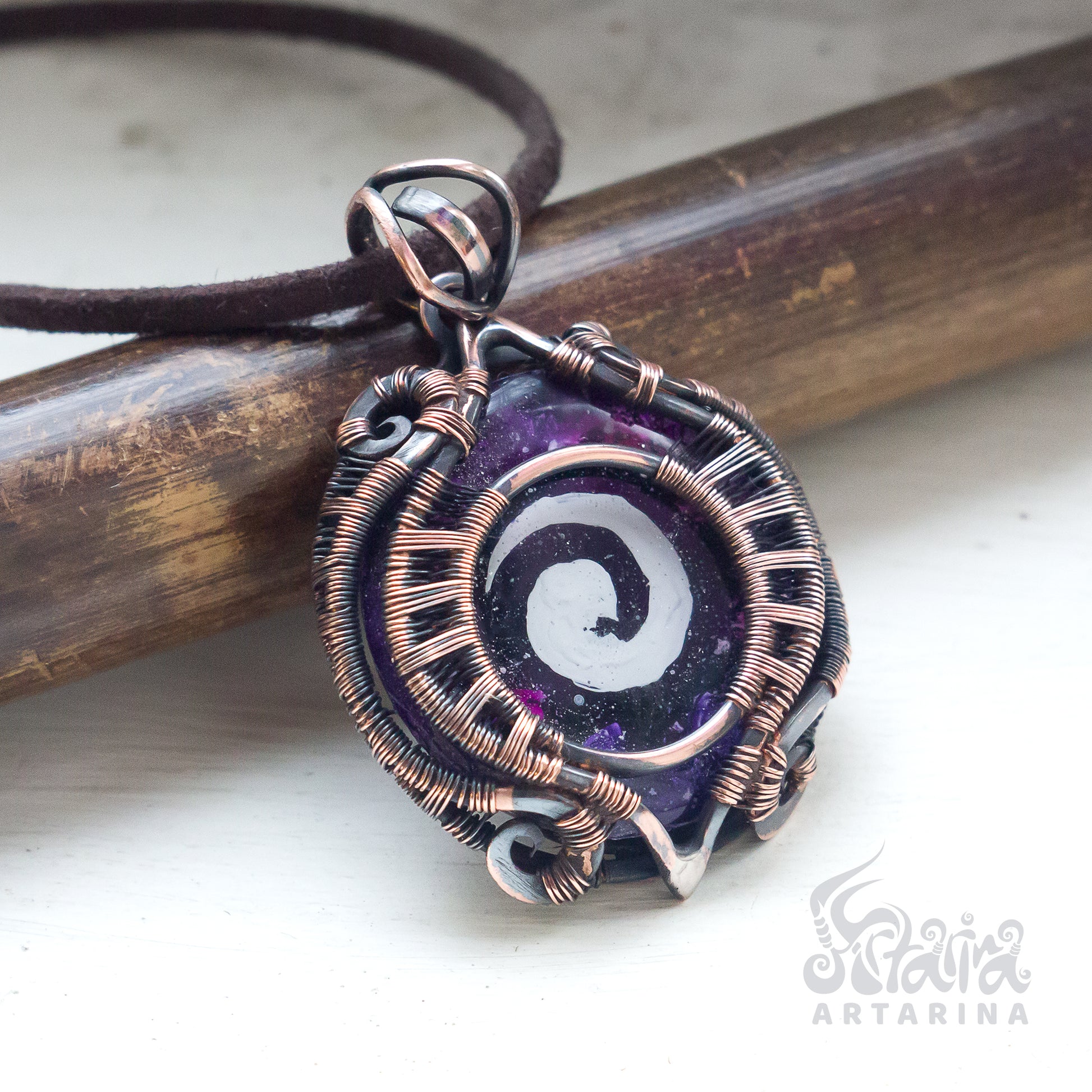 Wire wrapped round space pendant with spiral pic2