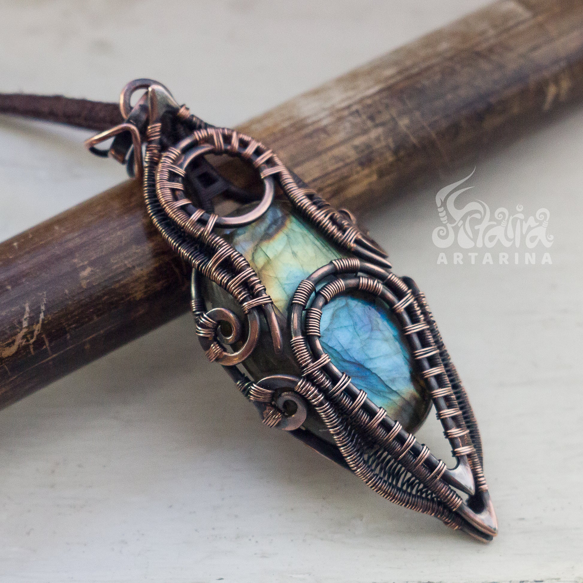 Handmade copper pendant with bright labradorite stone, showcasing full-area iridescence - a bold statement piece for the modern man's distinctive style pic 2