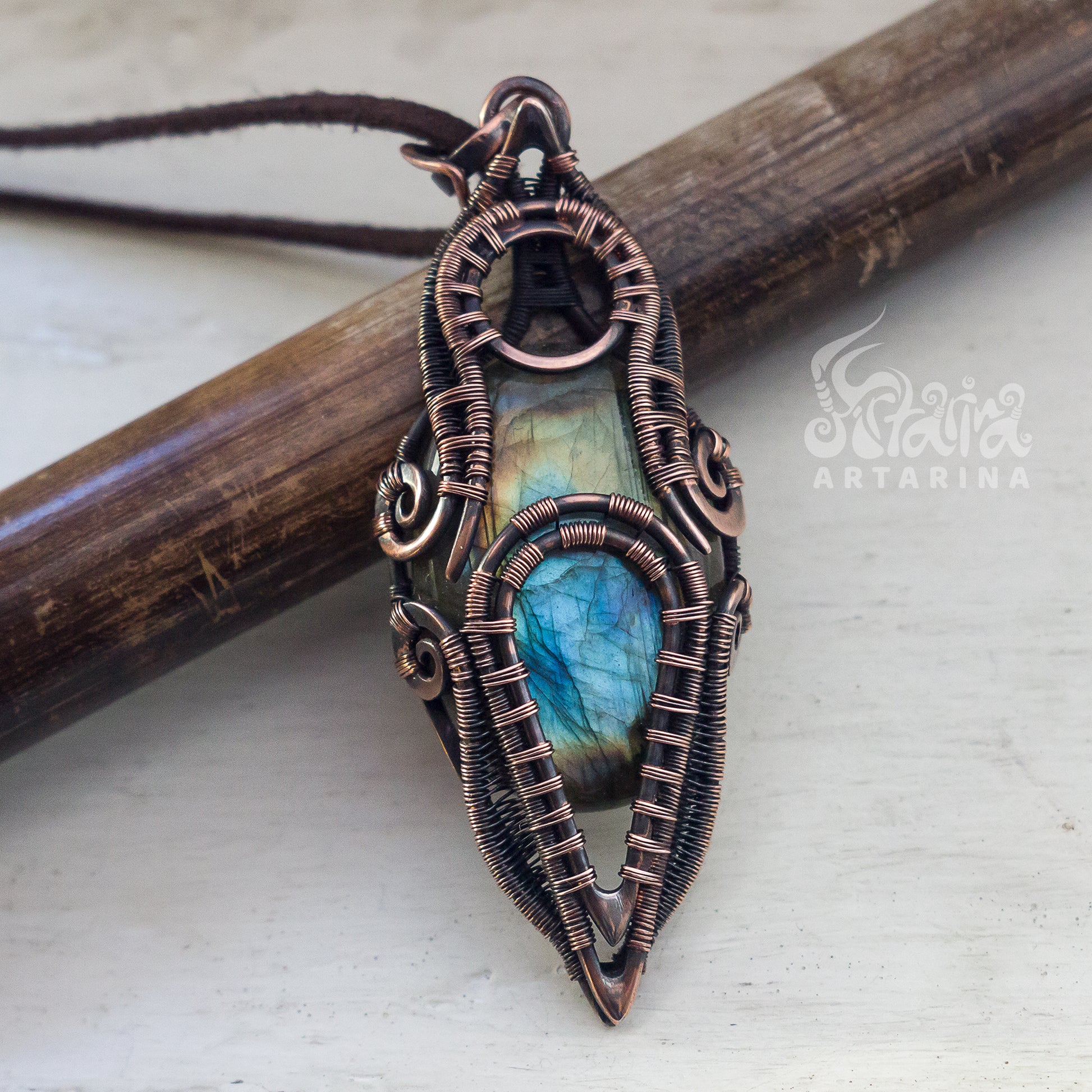 Handmade copper pendant with bright labradorite stone, showcasing full-area iridescence - a bold statement piece for the modern man's distinctive style pic 1