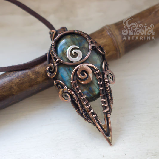 Wire wrapped necklace with labradorite stone. Copper wirewrap pendent