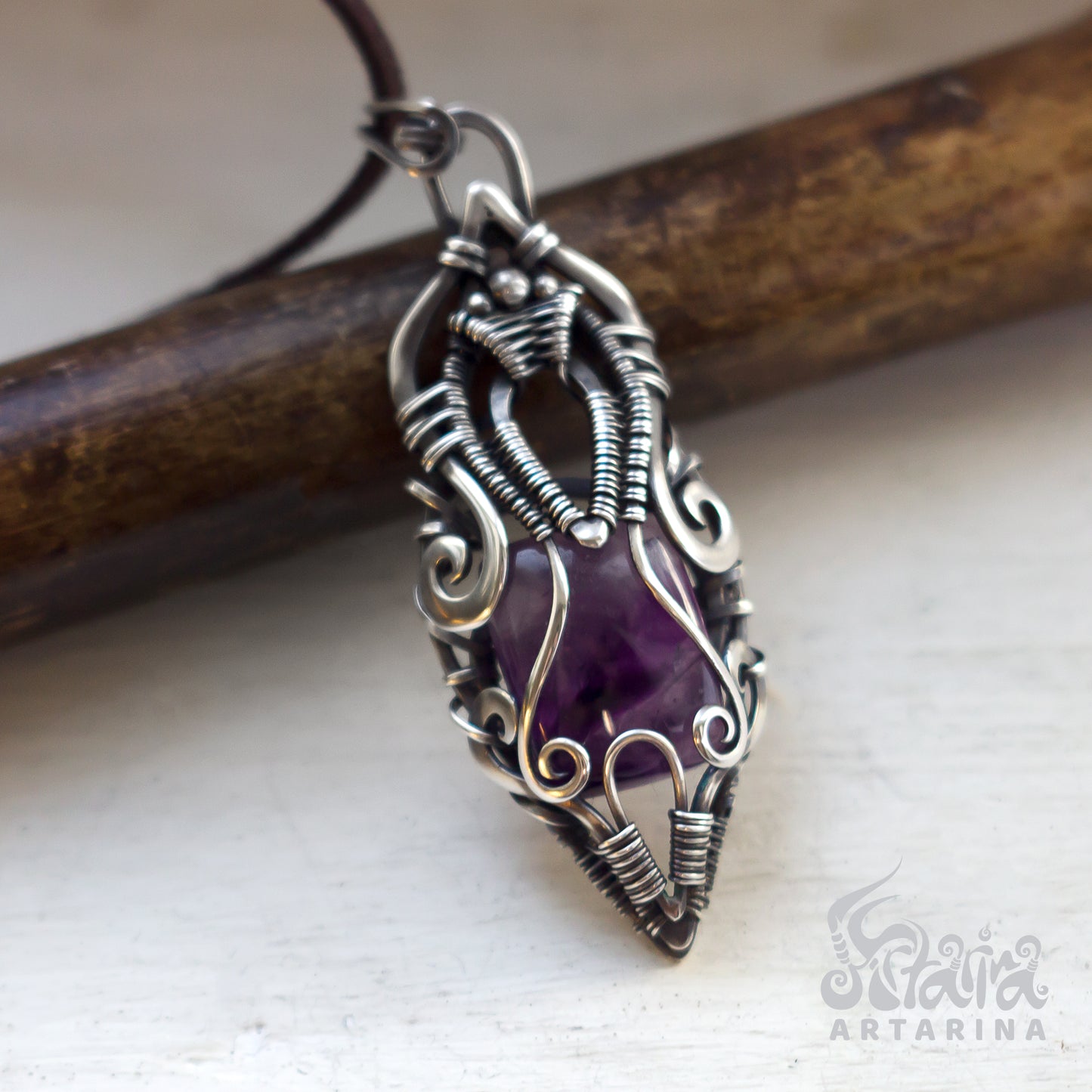 Sterling silver wire pendant with amethyst | Alien necklace