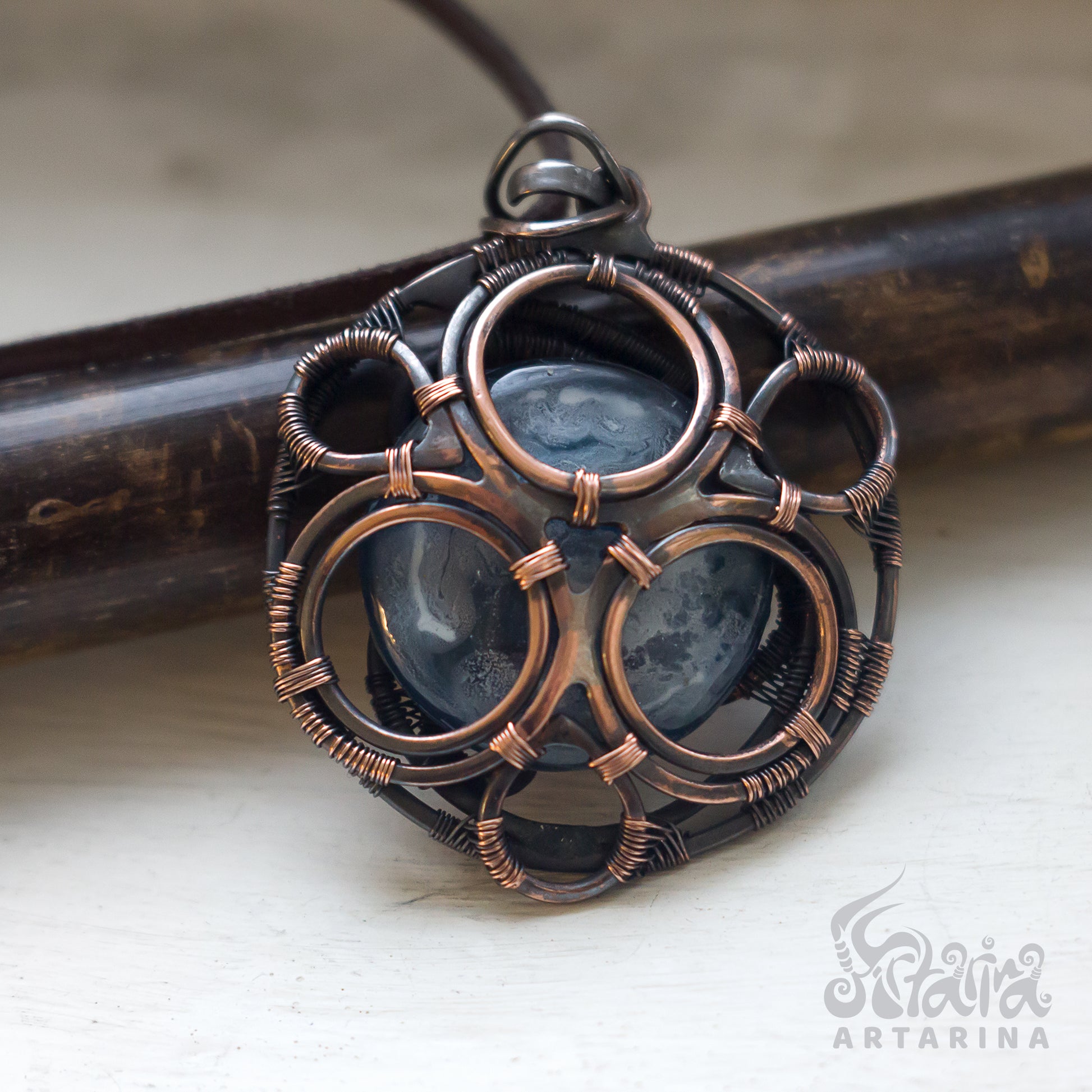 Round steampunk style victorian jewelry pendant with sky pic 2