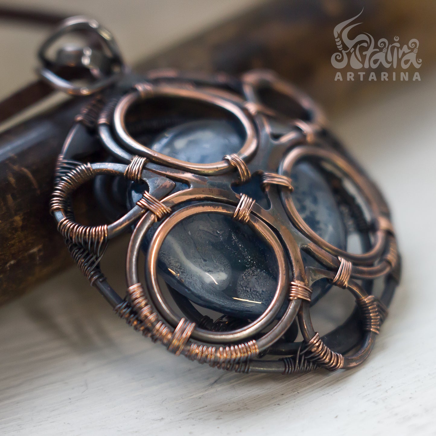 Round steampunk style victorian jewelry pendant with sky pic 4