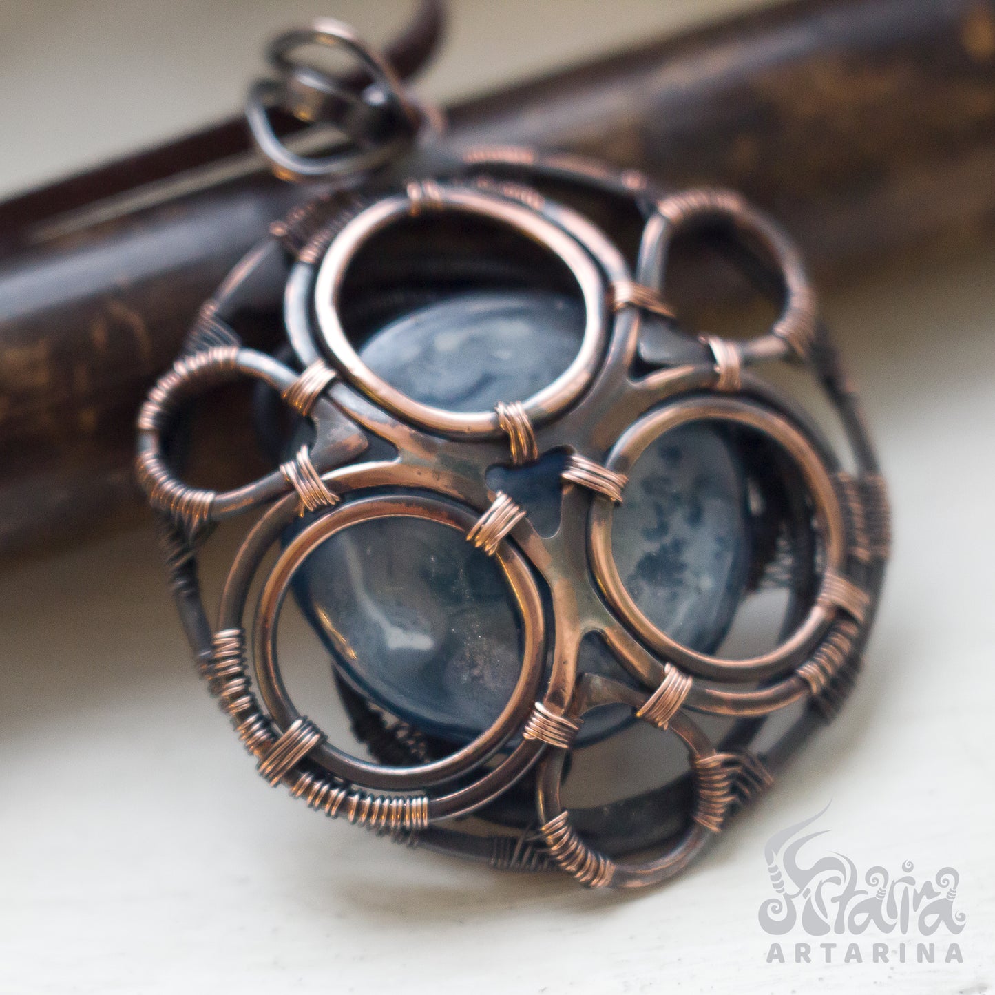 Round steampunk style victorian jewelry pendant with sky pic 1