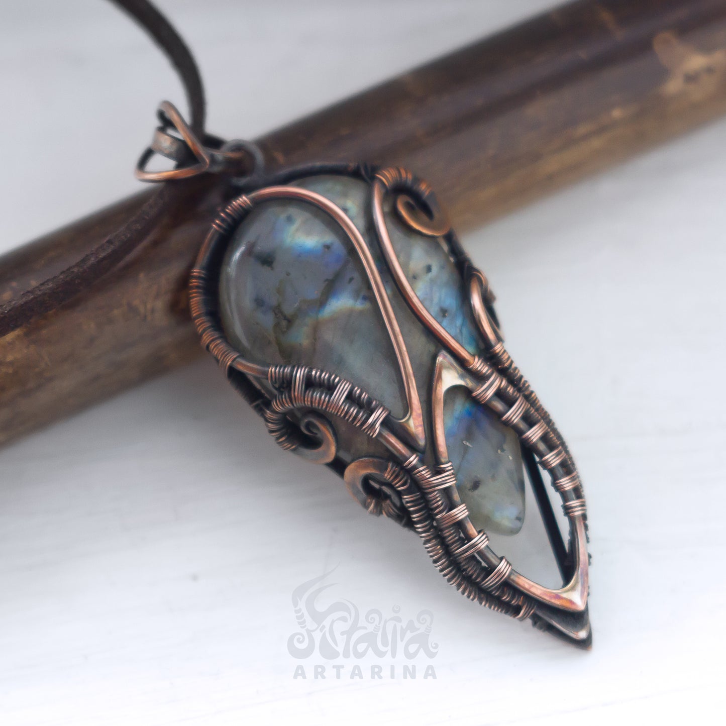 Fantasy copper rustical necklace with natural stone spectrolite pic 3
