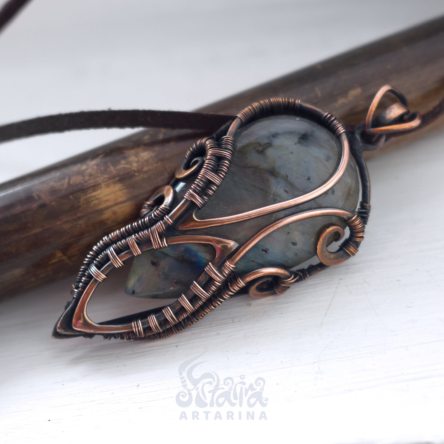 Fantasy copper rustical necklace with natural stone spectrolite pic 2
